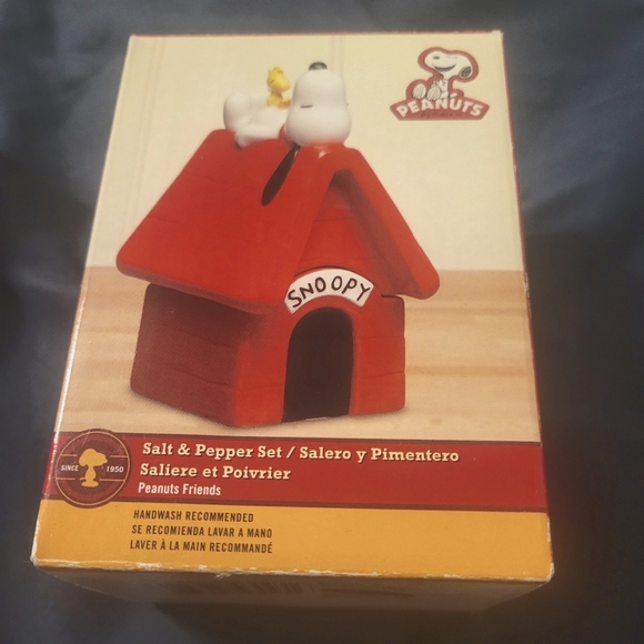 Peanuts Kitchen Peanuts Snoopy Salt And Pepper Shakers Stackable